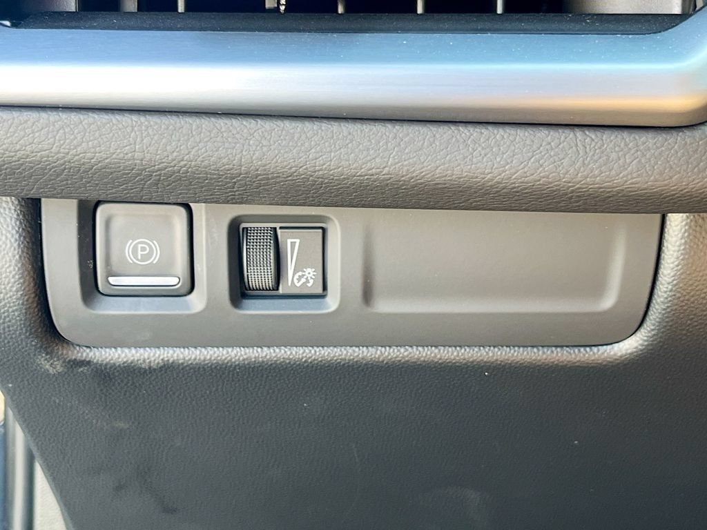Used 2025 Cadillac XT4 Sport FWD image 10