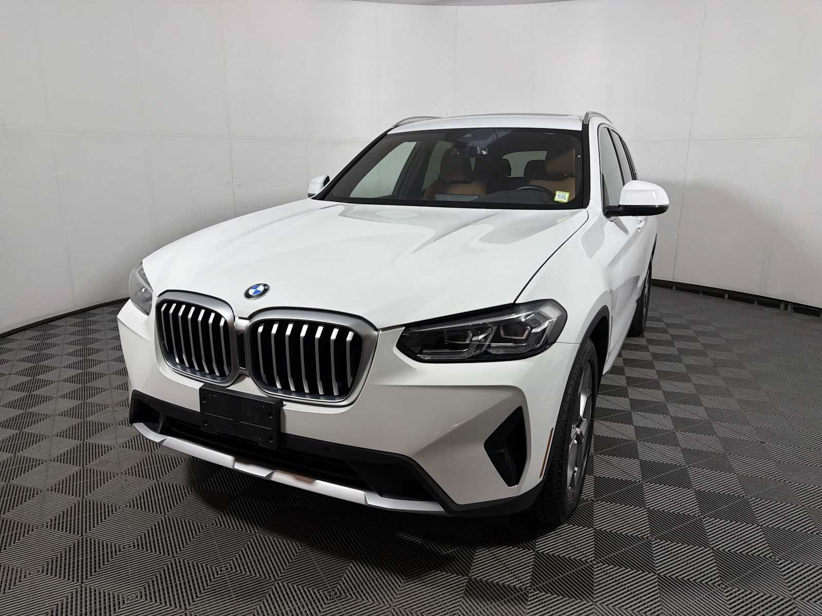 Used 2024 BMW X3 xDrive30i w/ Convenience Package w/ZPA AWD/4WD image 3