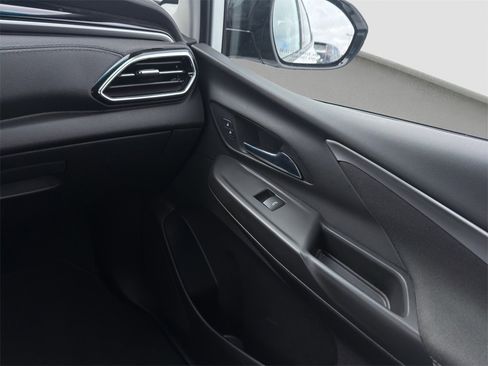 Used 2022 Chevrolet Bolt LT image 17