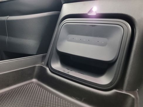 Used 2023 Rivian R1S Adventure image 34