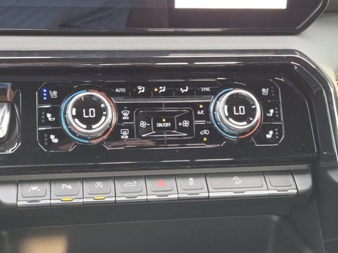 New 2026 GMC Sierra 1500 AT4 w/ AT4 Premium Package AWD/4WD image 35