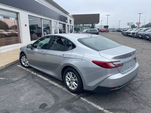 Used 2025 Toyota Camry LE FWD image 4