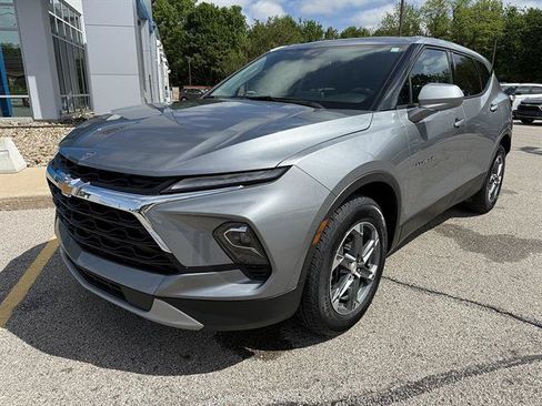 Certified 2025 Chevrolet Blazer LT AWD/4WD image 1