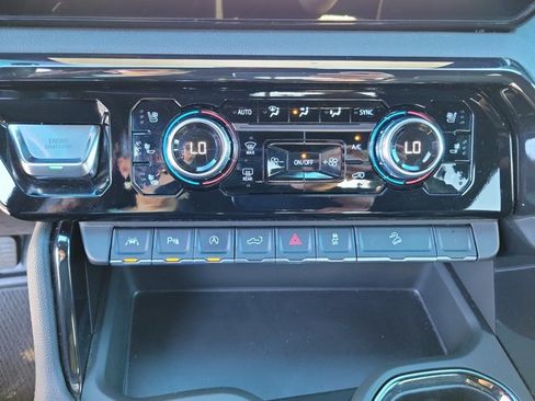 Used 2024 GMC Sierra 1500 AT4 w/ Technology Package image 20