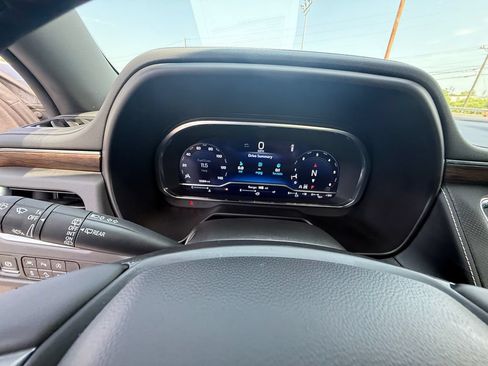 Used 2024 Chevrolet Tahoe Premier w/ Premium Package AWD/4WD image 17