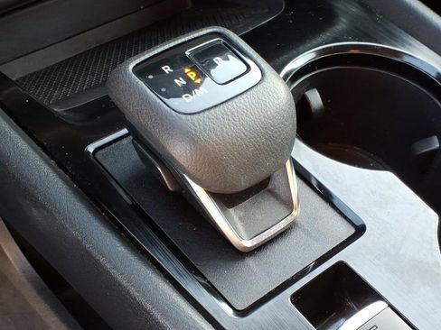 Used 2023 Nissan Rogue SV image 17