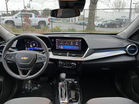 Used 2025 Chevrolet Trax LT image 31