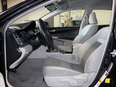 Used 2012 Toyota Camry LE FWD image 8