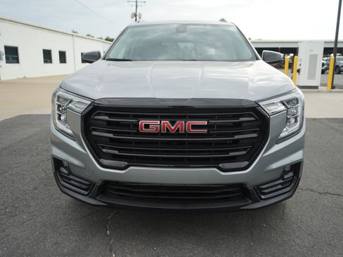 Used 2023 GMC Terrain SLT w/ Elevation Edition FWD image 8