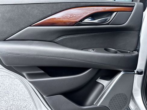 Used 2020 Cadillac Escalade Luxury image 31