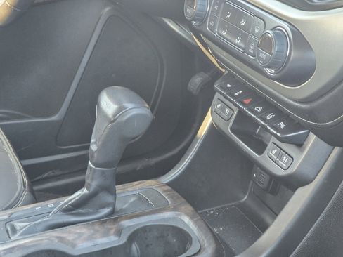 Used 2021 GMC Canyon Denali image 16