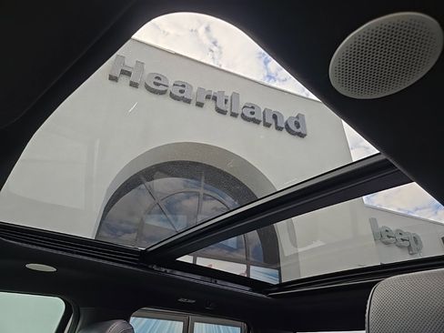 Used 2023 Ford F150 Platinum w/ FX4 Off-Road Package image 91