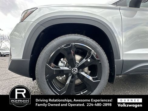 Used 2025 Volkswagen Taos SEL image 12