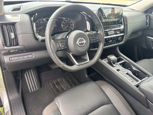 Used 2025 Nissan Pathfinder SL w/ Lighting Package (N92) FWD image 18
