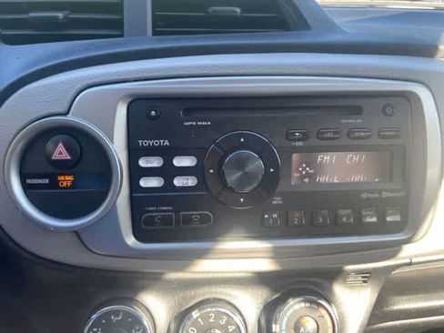 Used 2013 Toyota Yaris L FWD image 17