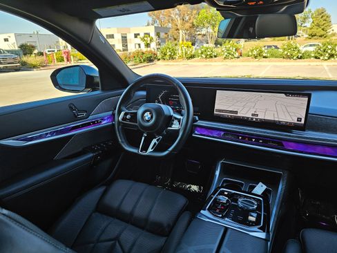 Used 2025 BMW 740i image 31