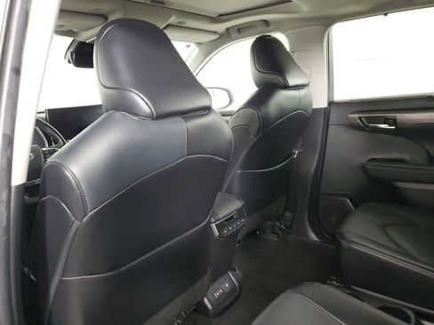Used 2023 Toyota Highlander Limited FWD image 50
