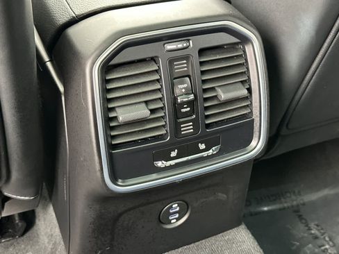 Certified 2025 Porsche Macan AWD/4WD image 14