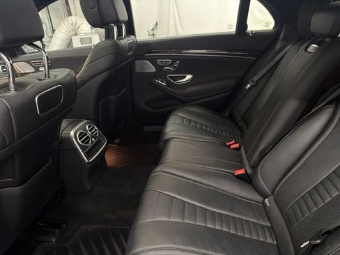 Certified 2019 Mercedes-Benz S 560 4MATIC Sedan image 20