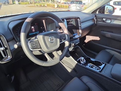 Used 2025 Volvo XC40 B5 Plus w/ Climate Package image 7