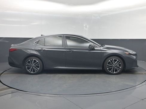 Used 2025 Toyota Camry XLE image 34