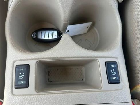 Used 2018 Nissan Rogue SV FWD image 16