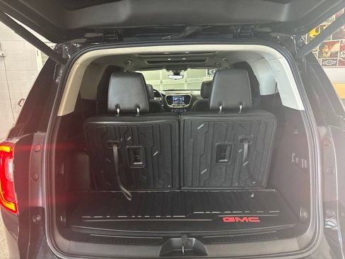 Used 2023 GMC Acadia Denali w/ Denali Ultimate Package FWD image 7