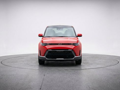 Used 2025 Kia Soul LX w/ LX Technology Package FWD image 2