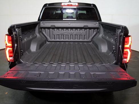 Used 2024 Chevrolet Colorado ZR2 w/ ZR2 Convenience Package III image 11