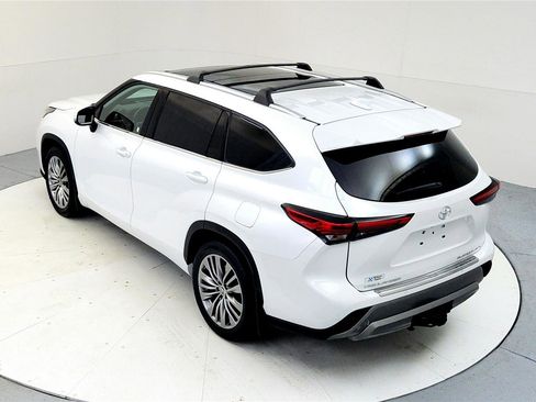 Used 2023 Toyota Highlander Platinum image 16