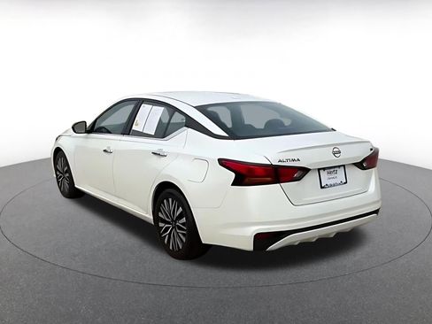 Used 2024 Nissan Altima 2.5 SV image 11