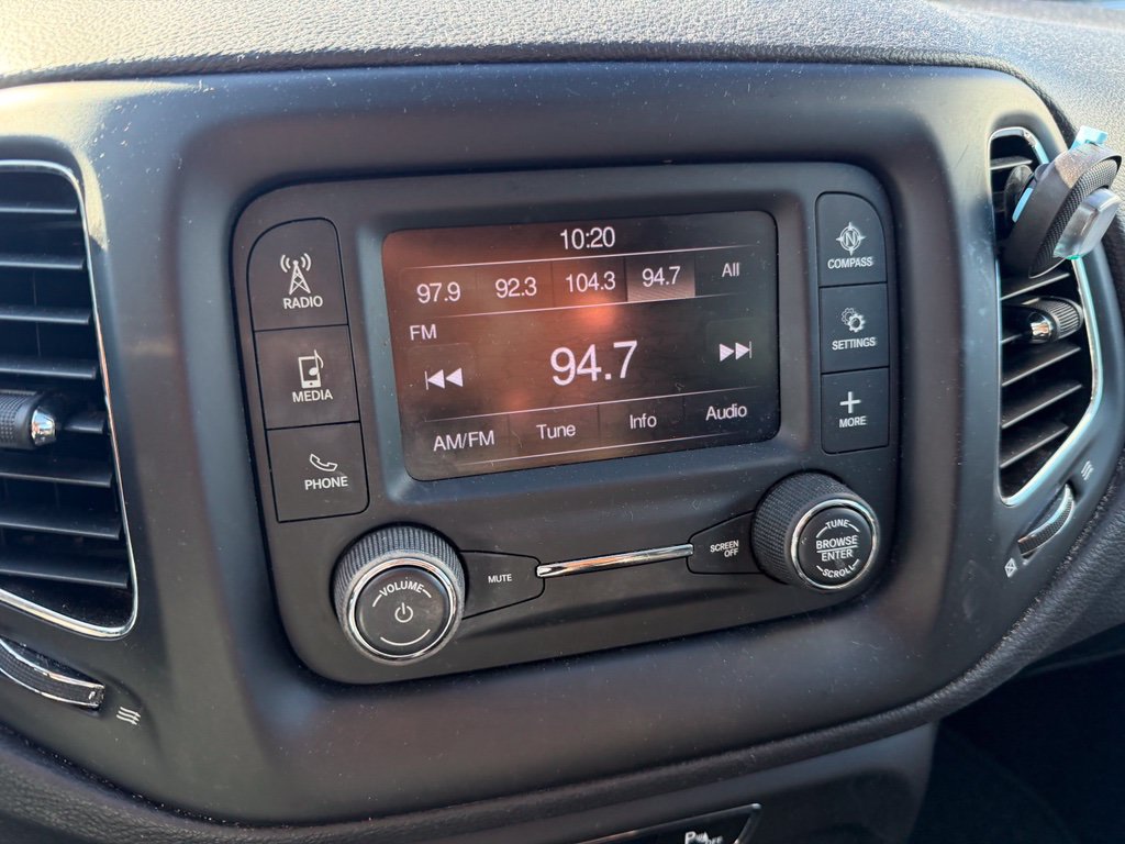 Used 2018 Jeep Compass Latitude w/ Safe & Security Group AWD/4WD image 8