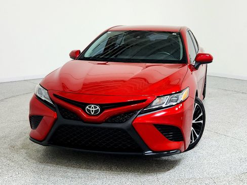 Used 2019 Toyota Camry SE image 5