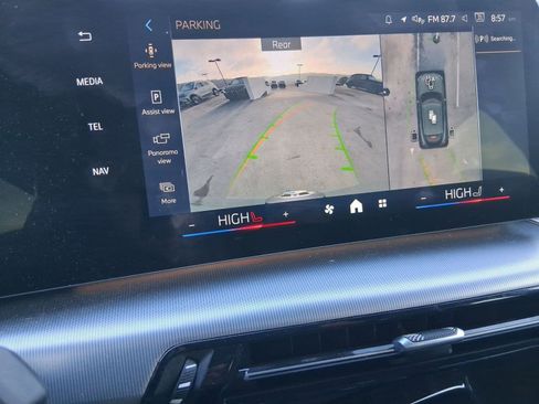 Used 2025 BMW X2 xDrive28i w/ Premium Package image 24