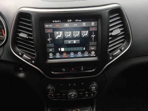 Used 2021 Jeep Cherokee Latitude Lux w/ Comfort/Convenience Group image 4