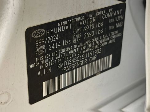 Used 2025 Genesis G70 2.5T image 30