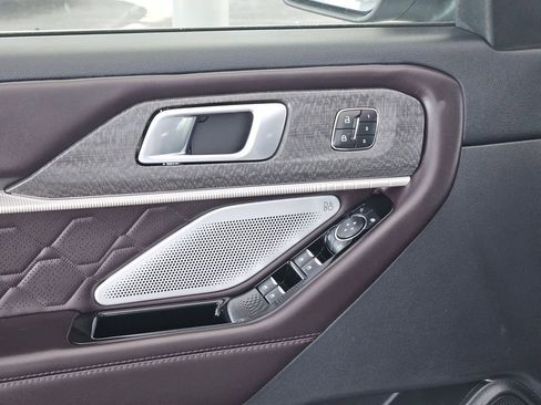 Used 2025 Ford Explorer Platinum w/ LUX Leather Package image 14