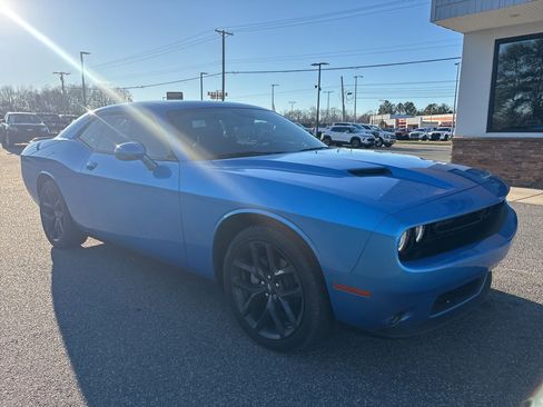 Used 2023 Dodge Challenger SXT w/ Blacktop Package image 9