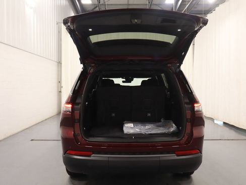New 2026 Jeep Grand Cherokee L 4WD image 18