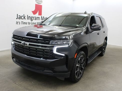 Used 2021 Chevrolet Tahoe RST w/ Luxury Package RWD image 2