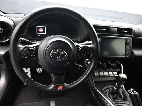Used 2025 Toyota GR86 Premium RWD image 14