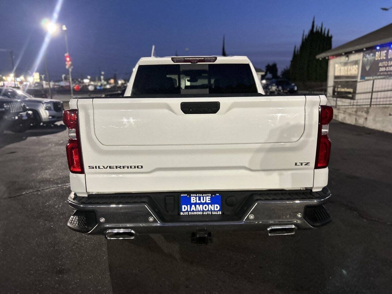 Used 2022 Chevrolet Silverado 1500 LTZ w/ LTZ Premium Package AWD/4WD image 5