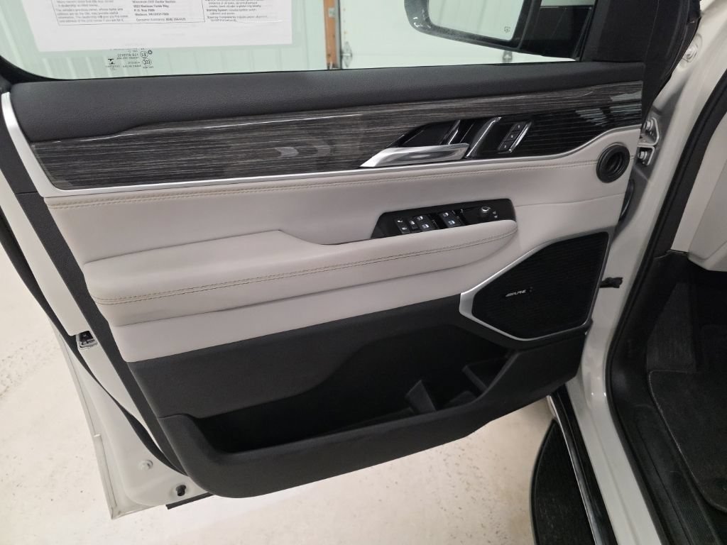 Used 2022 Jeep Wagoneer Series II AWD/4WD image 13