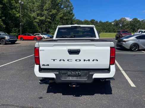 Used 2025 Toyota Tacoma TRD Off-Road AWD/4WD image 15