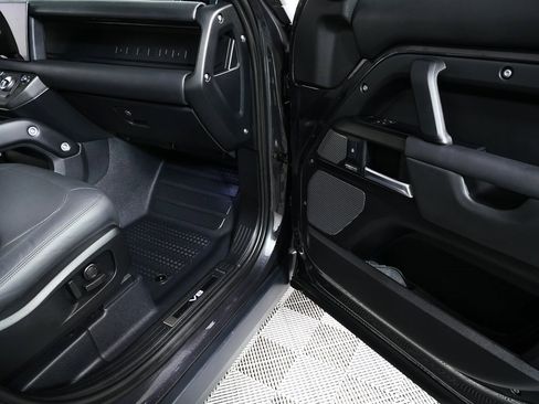 Used 2023 Land Rover Defender 110 V8 image 26