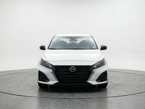 Used 2025 Nissan Altima 2.5 SV image 2