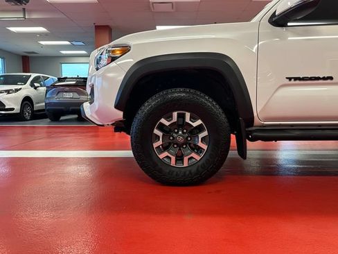 Certified 2023 Toyota Tacoma TRD Off-Road AWD/4WD image 28