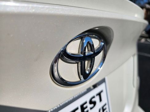 Used 2020 Toyota C-HR XLE image 9