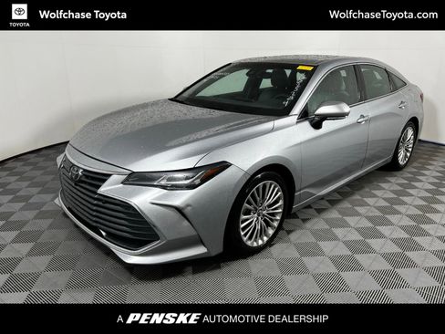 Used 2019 Toyota Avalon Limited image 1