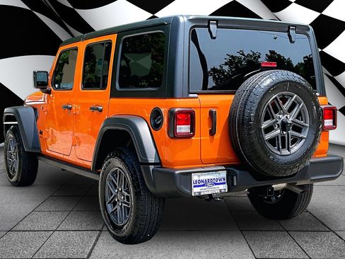 Used 2025 Jeep Wrangler Unlimited Sport AWD/4WD image 12